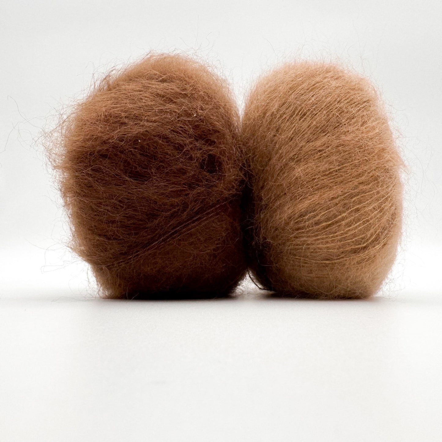 Mohair Sport-garn i färgen Nötbrun – superkid mohair och silke från A Knitters World