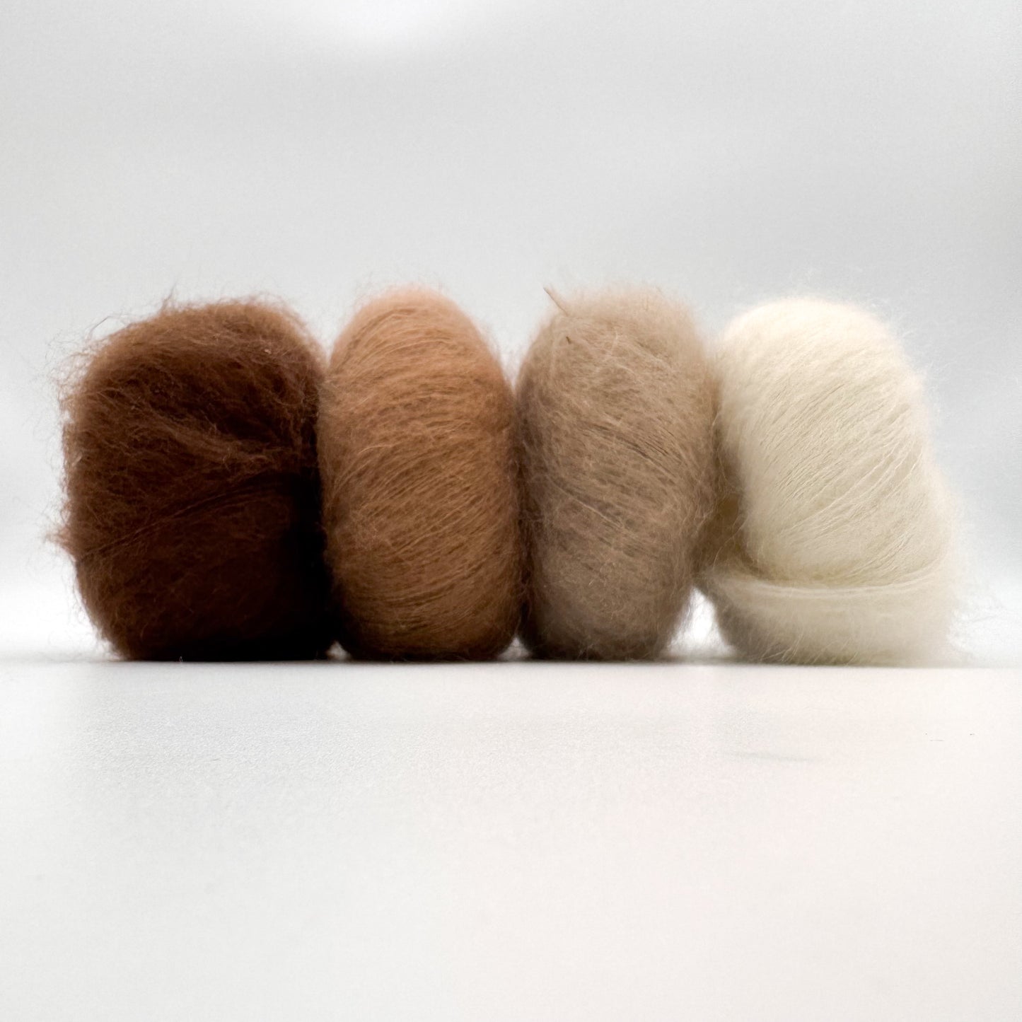 Mohair Sport-garn i färgen Nötbrun – superkid mohair och silke från A Knitters World