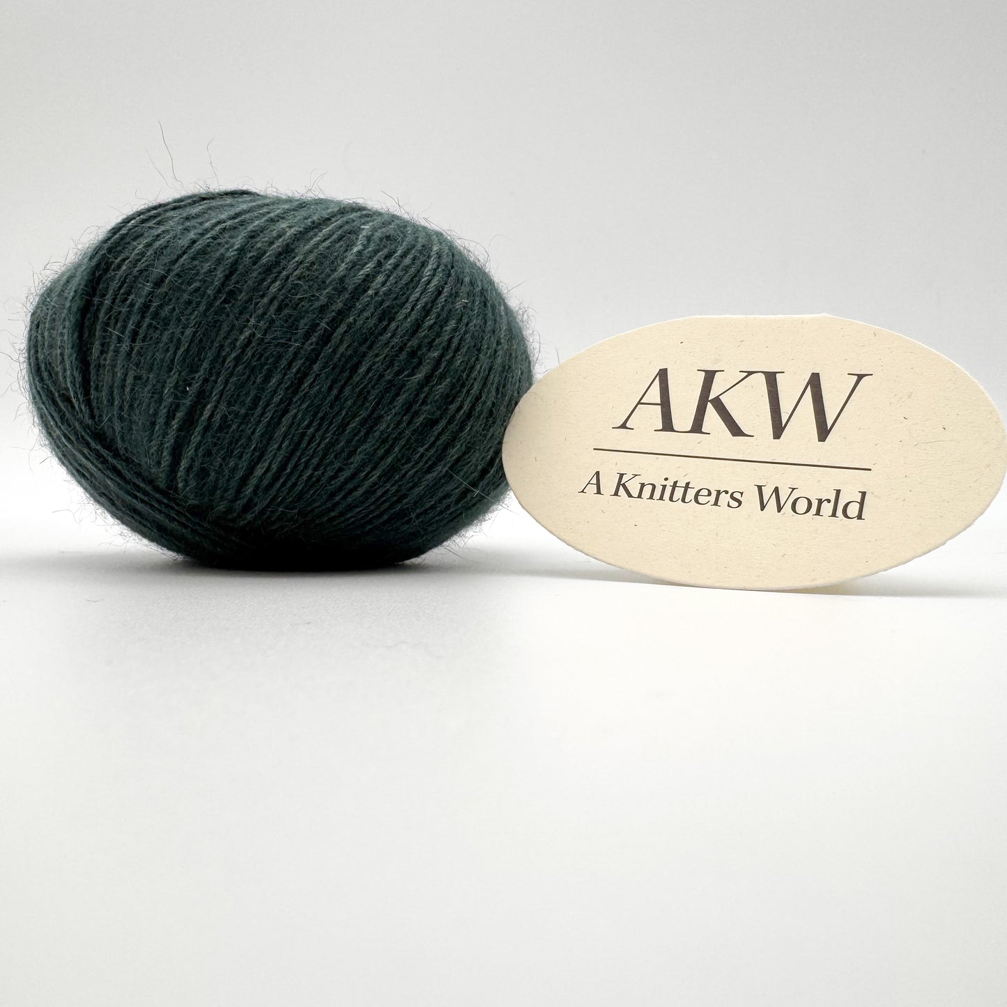 Possum garn i farven Spruce – AKW Skala A luksusgarn med cashmere og mulberry silke