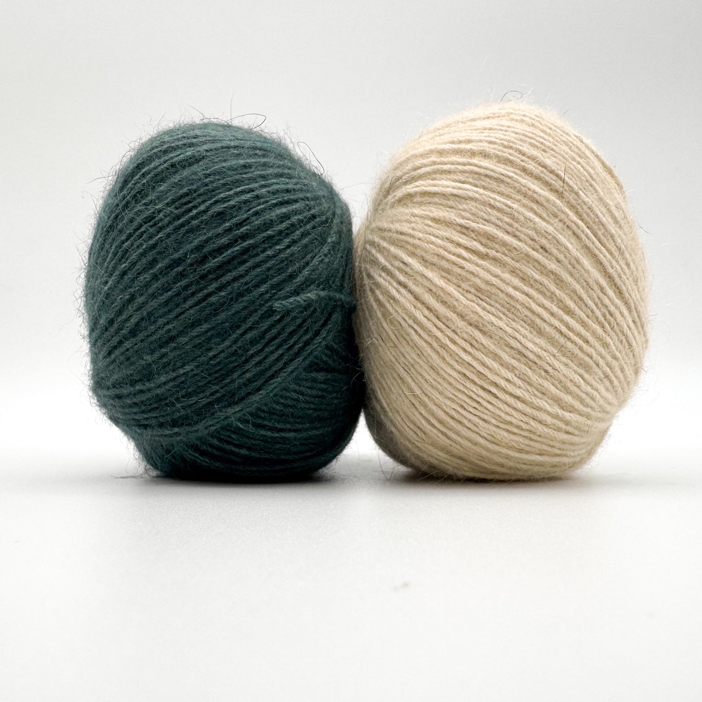 Possum garn i farven Spruce – AKW Skala A luksusgarn med cashmere og mulberry silke