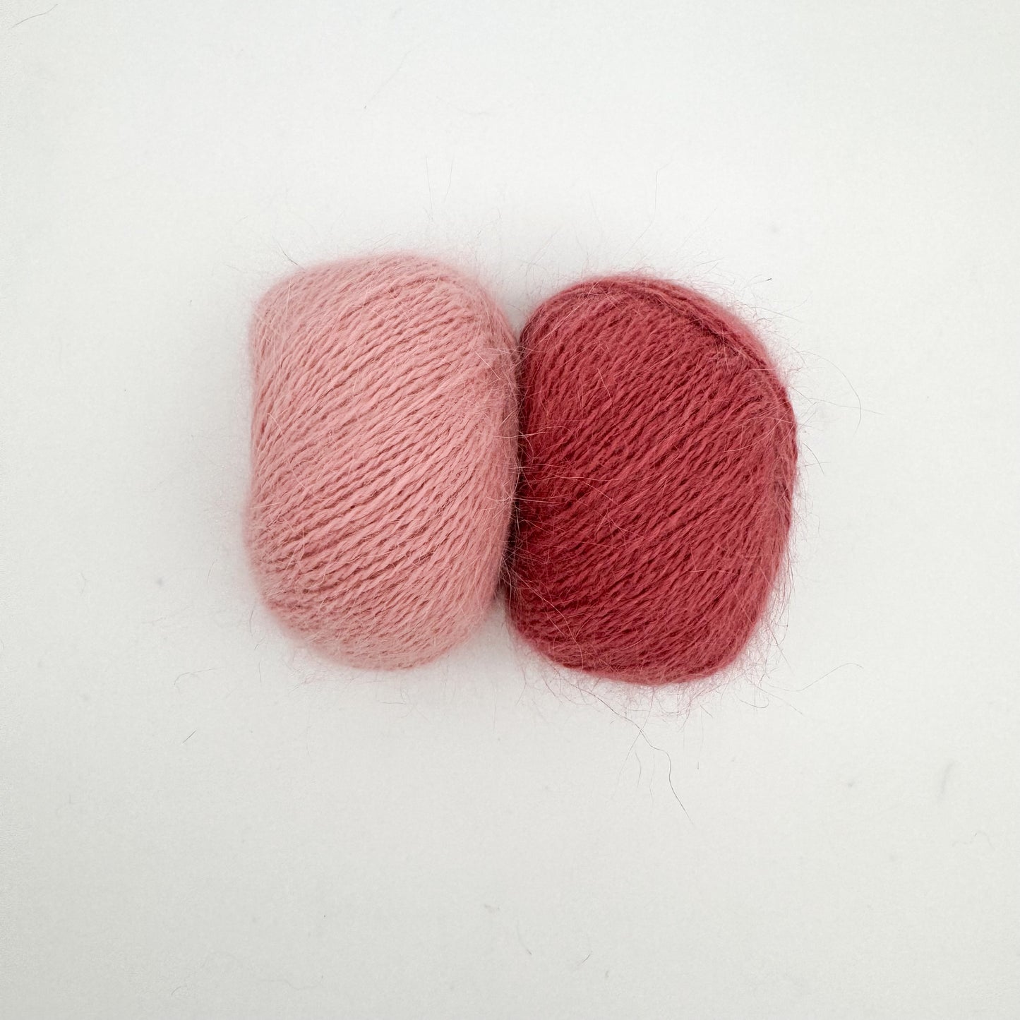 Fluffy angora garn i farven Dusty Rose – AKW Skala B luksusgarn fra A Knitters World