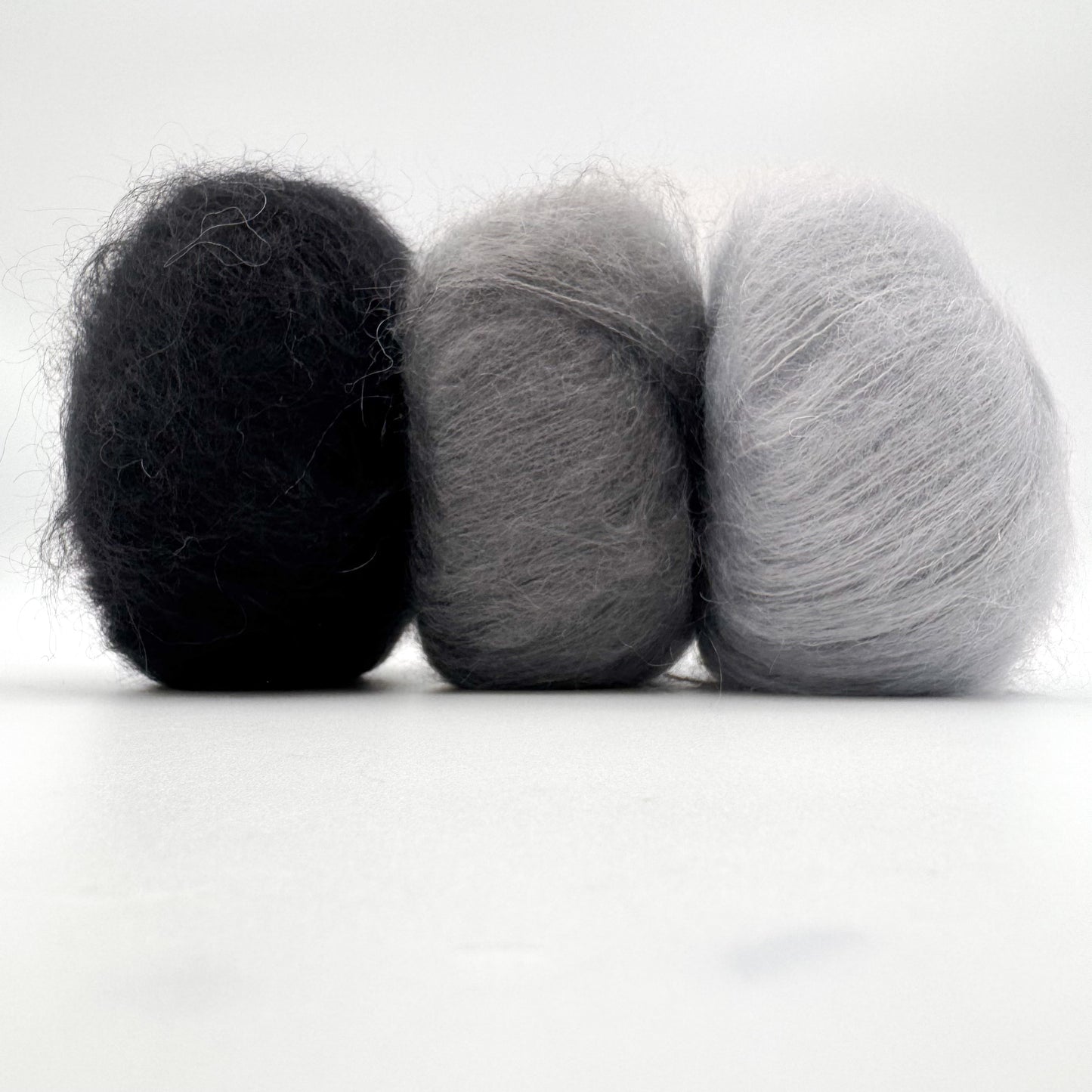 Mohair Sport garn i farven Dolphin Grey – Superkid Mohair og silke fra A Knitters World