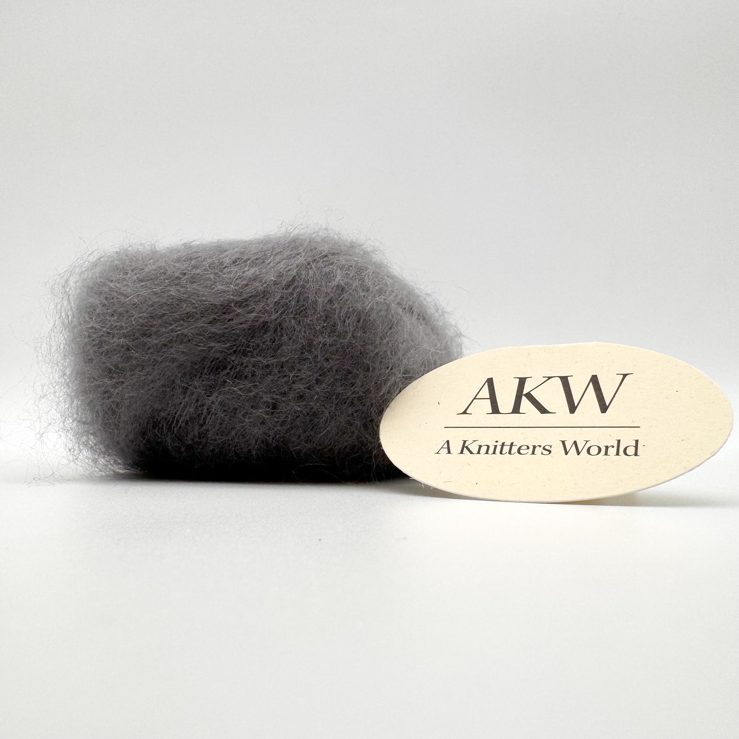Mohair Sport garn i farven Iron Grey – Superkid Mohair og silke fra A Knitters World