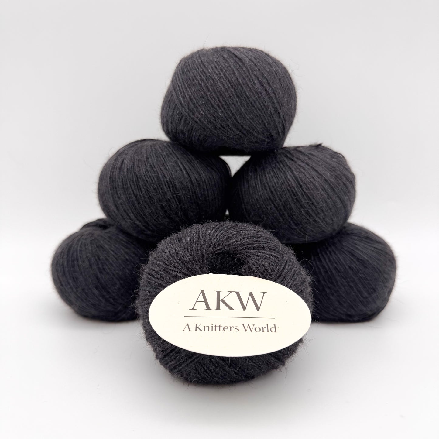 Possum garn i farven Black – AKW Skala A luksusgarn med cashmere og mulberry silke