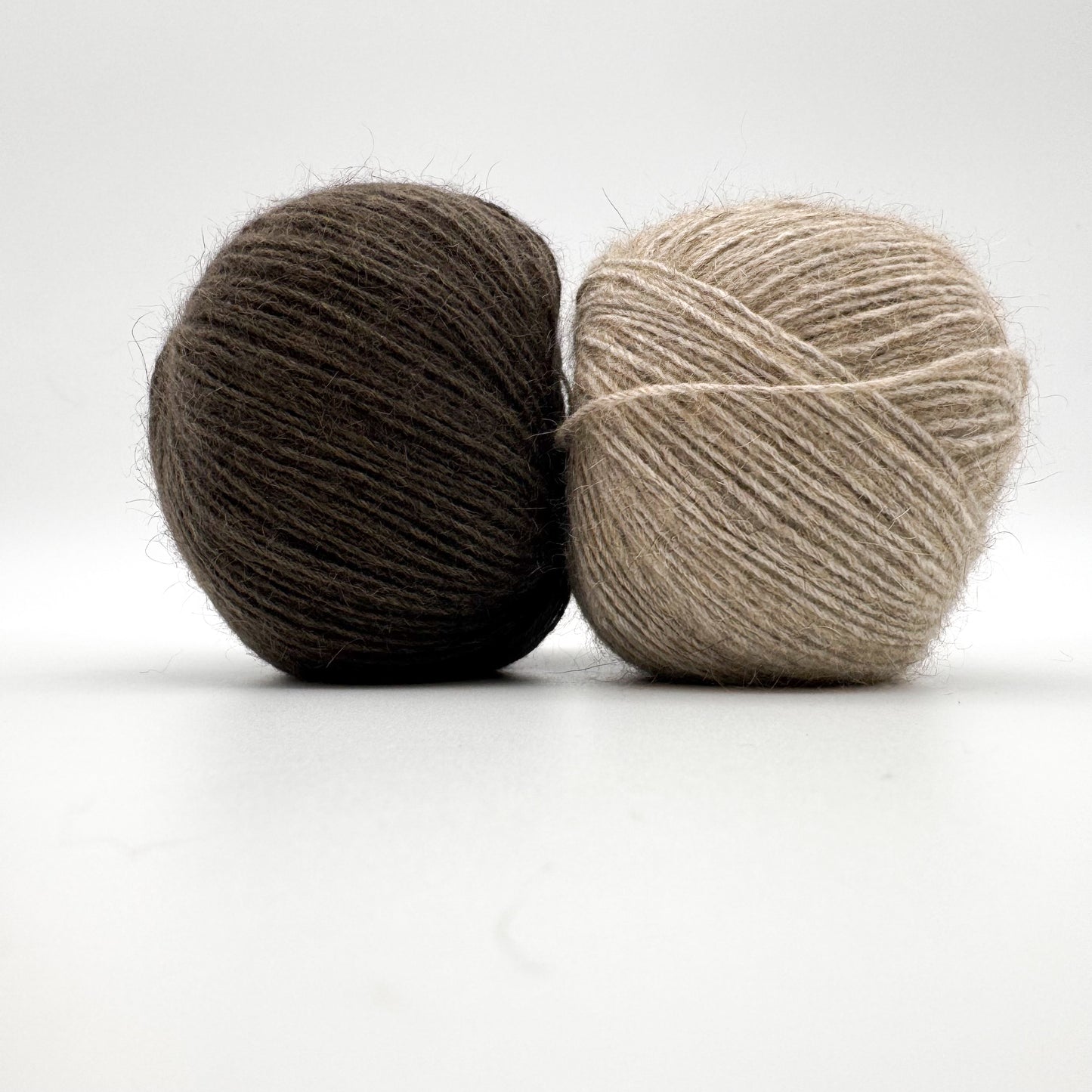 Possum garn i farven Coffee – AKW Skala A luksusgarn med cashmere og mulberry silke