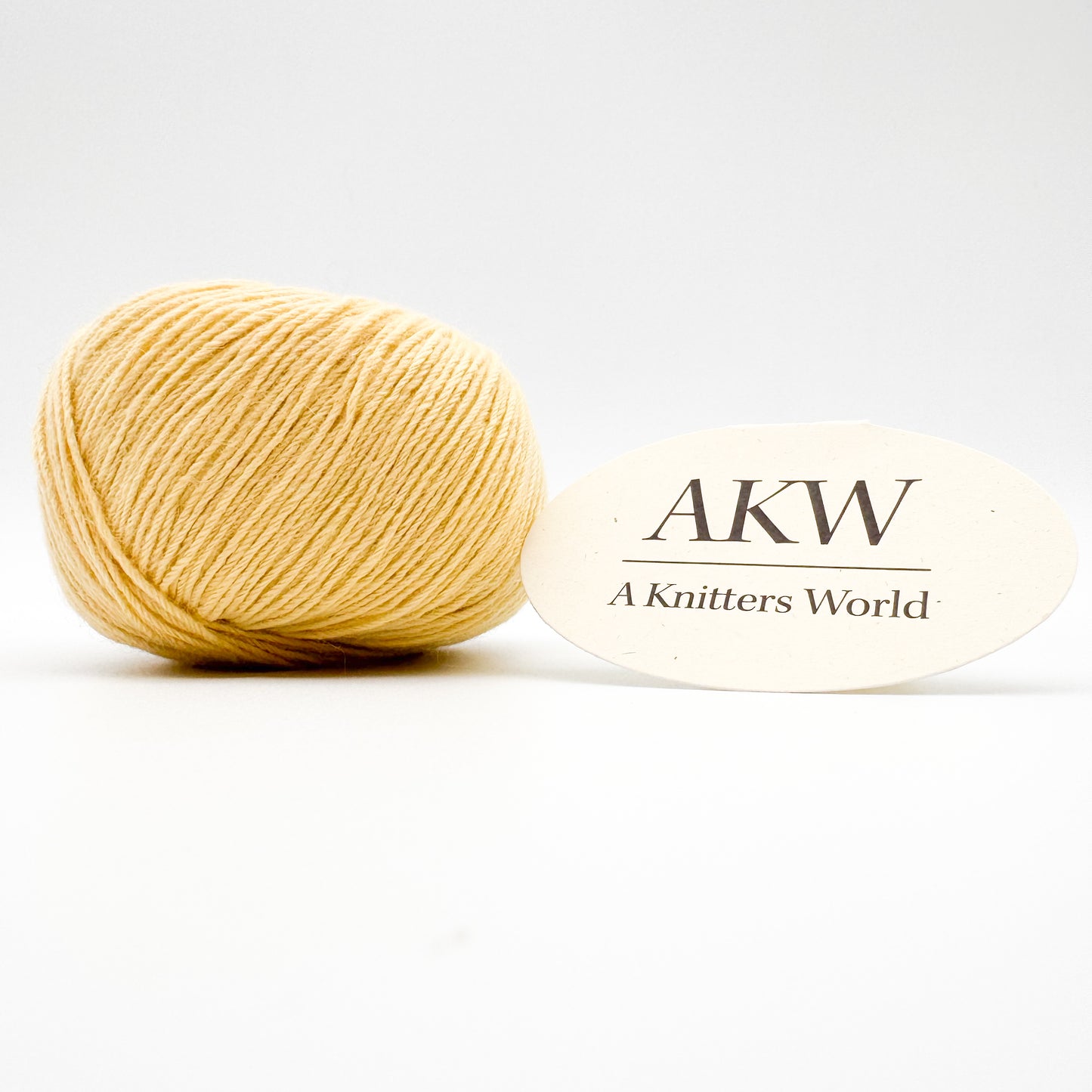 Possum garn i farven Pale Yellow – AKW Skala A luksusgarn med cashmere og mulberry silke