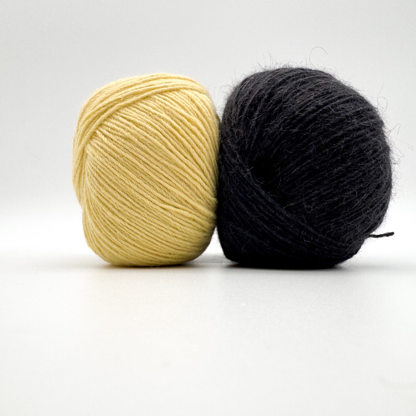 Possum garn i farven Pale Yellow – AKW Skala A luksusgarn med cashmere og mulberry silke