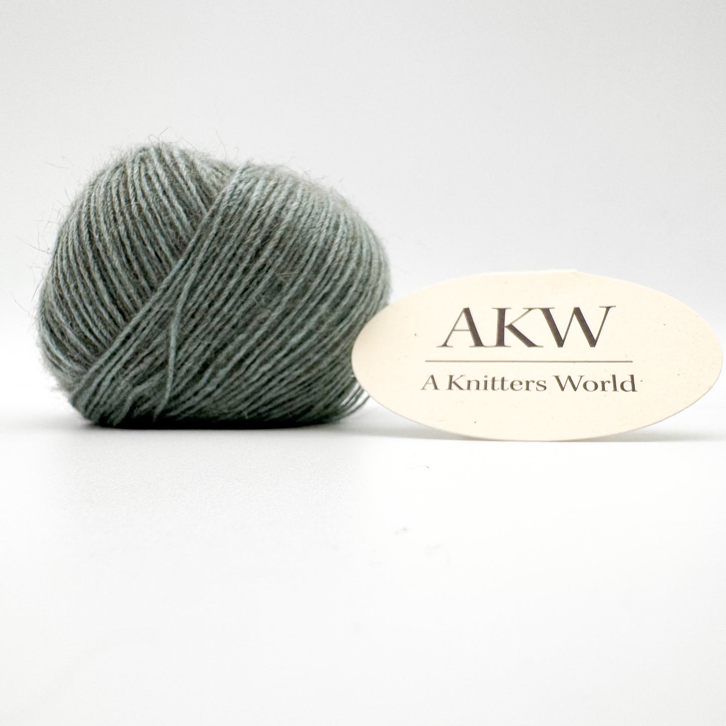Possum garn i farven Burma Jade – AKW Skala A luksusgarn med cashmere og mulberry silke