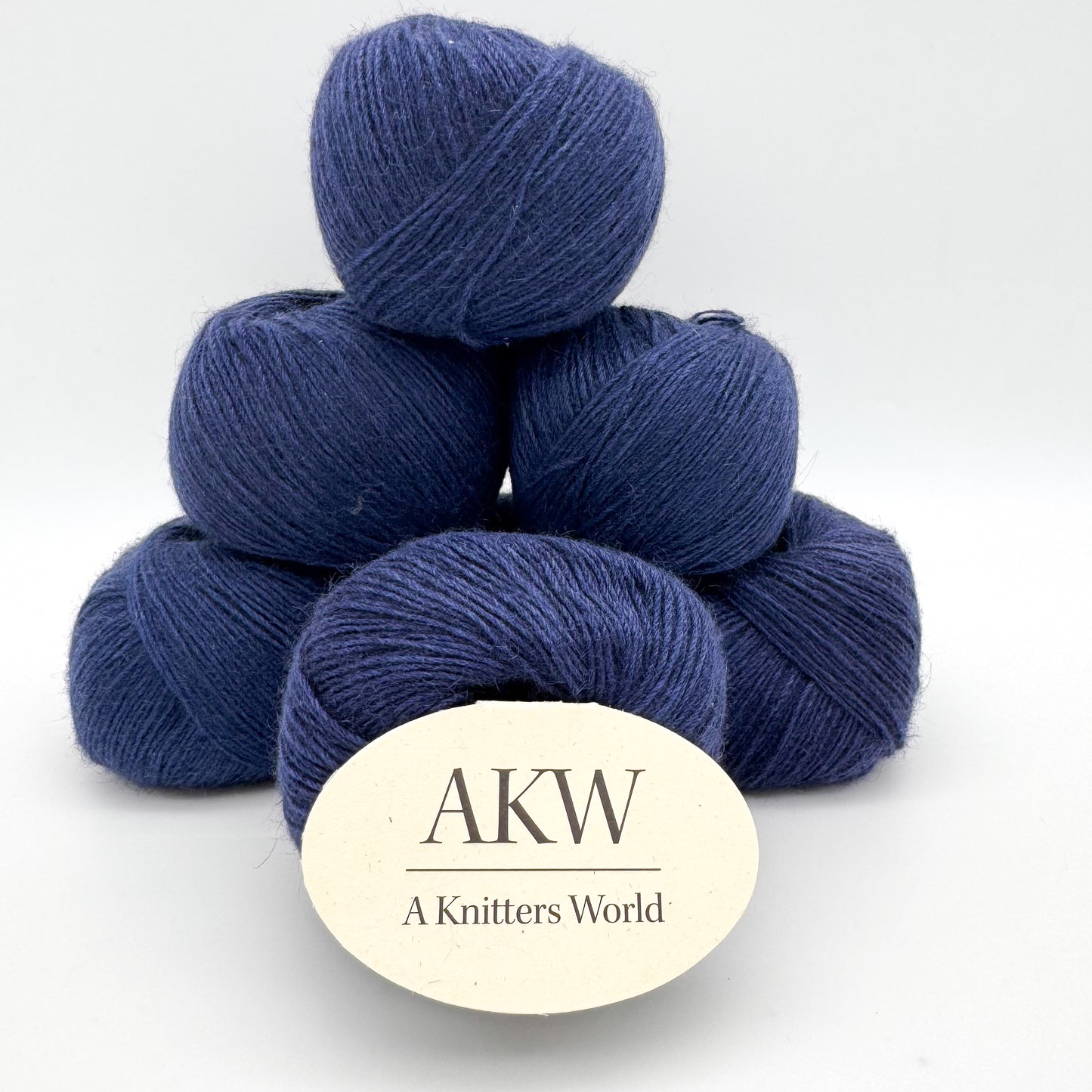 Possum garn i farven Navy Blue – AKW Skala A luksusgarn med cashmere og mulberry silke