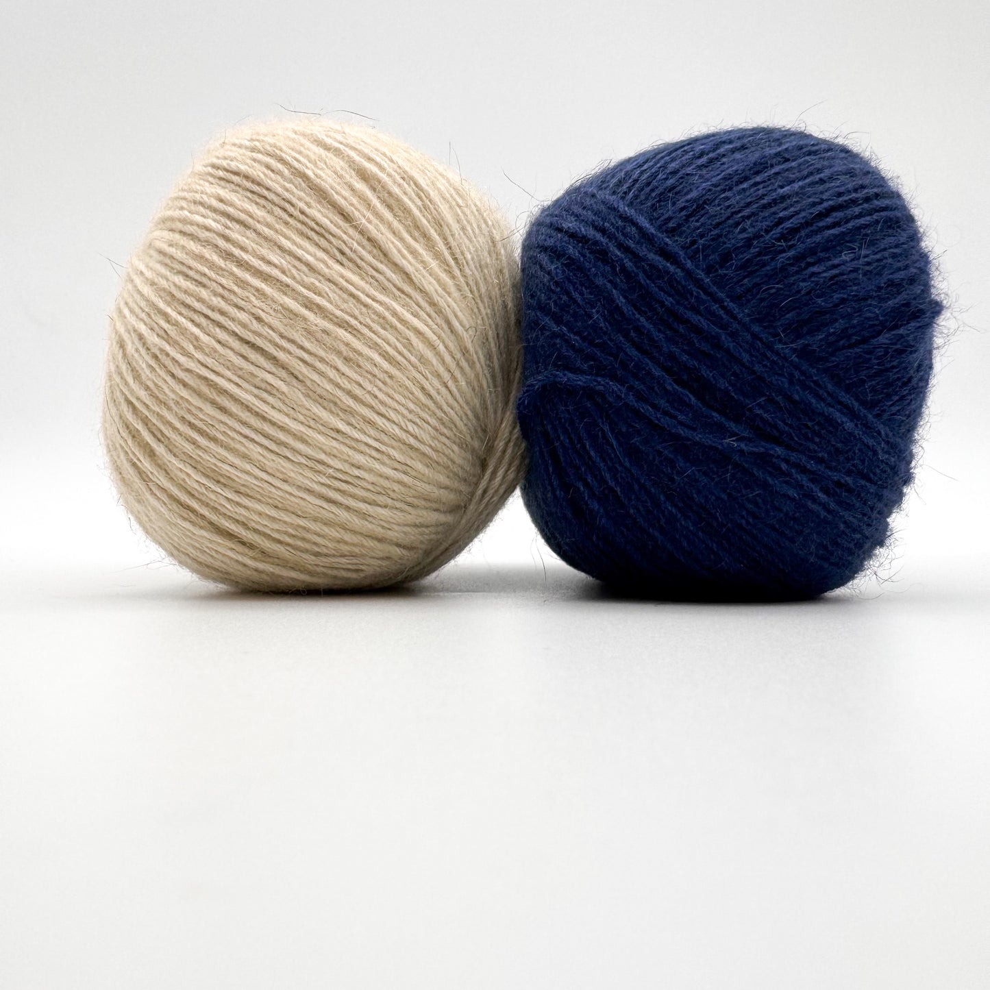 Possum garn i farven Navy Blue – AKW Skala A luksusgarn med cashmere og mulberry silke