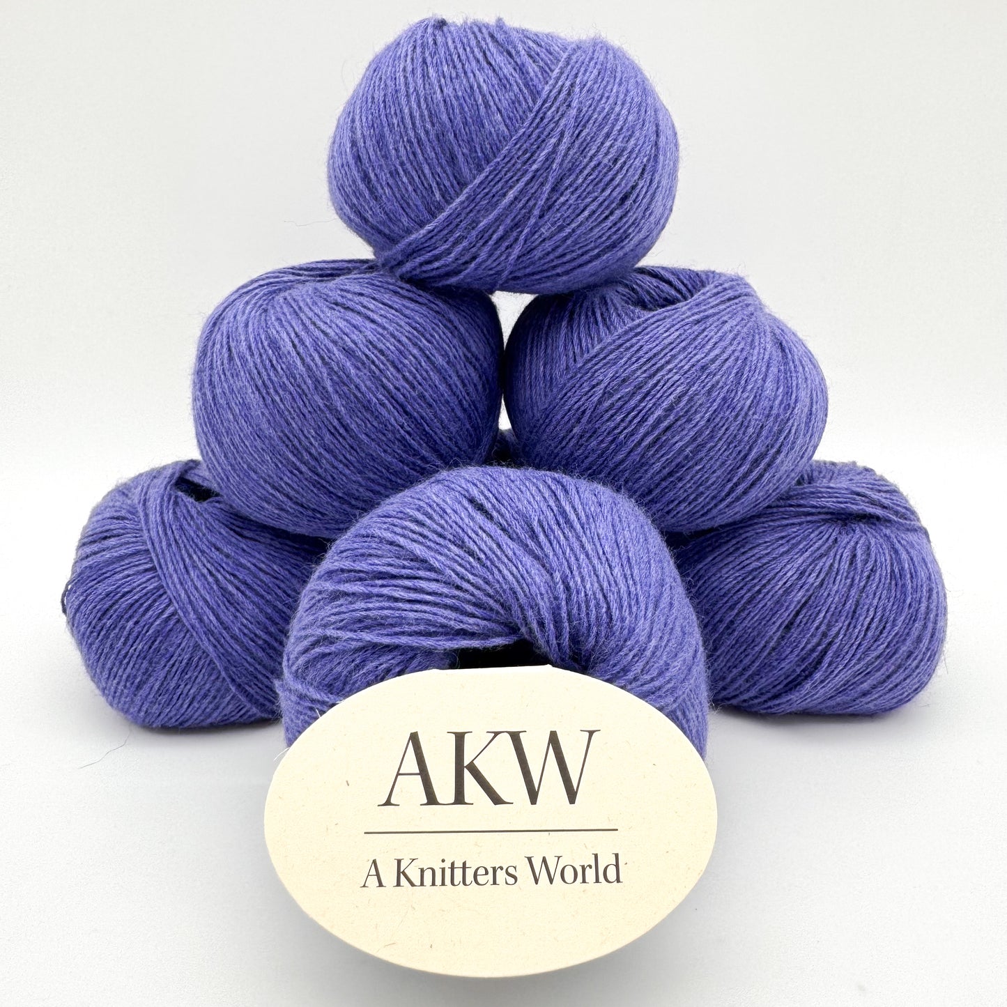 Possum garn i farven Lotus Blue – AKW Skala A luksusgarn med cashmere og mulberry silke
