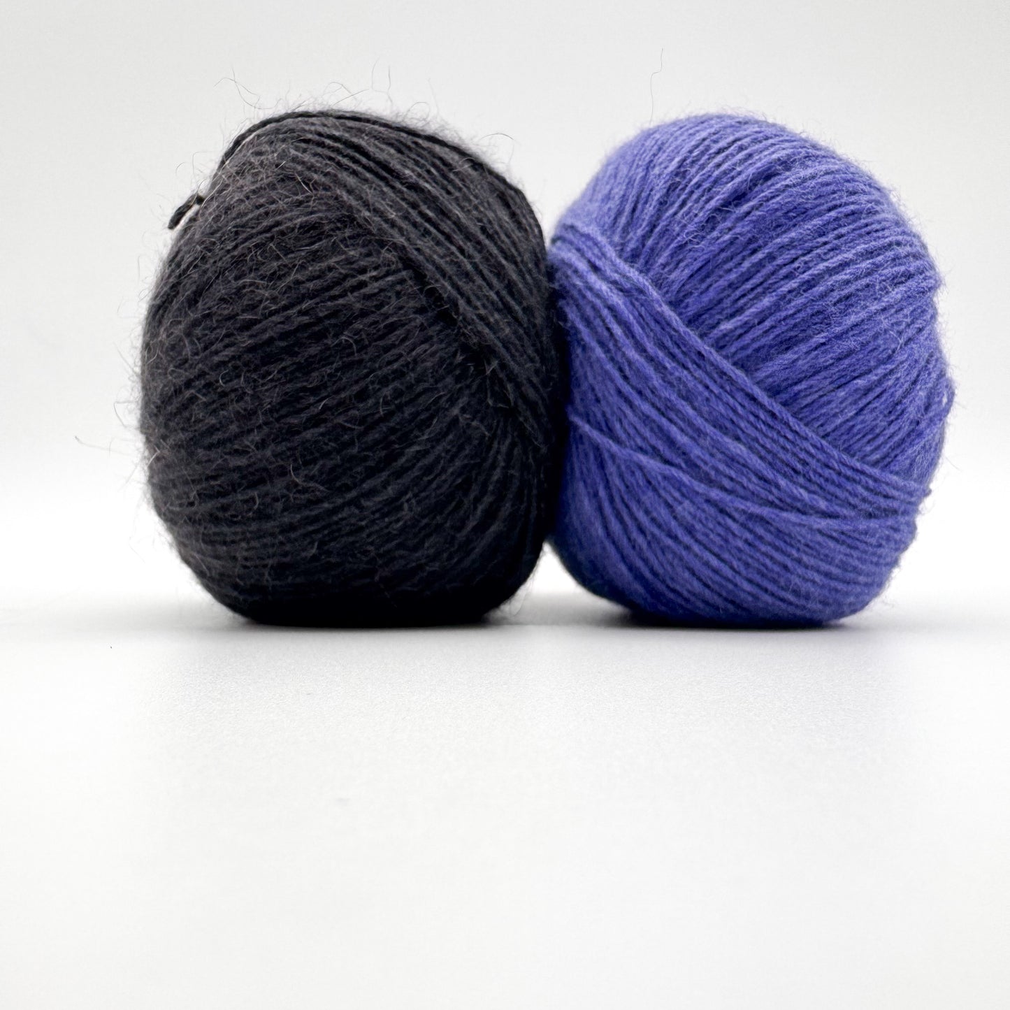 Possum garn i farven Lotus Blue – AKW Skala A luksusgarn med cashmere og mulberry silke