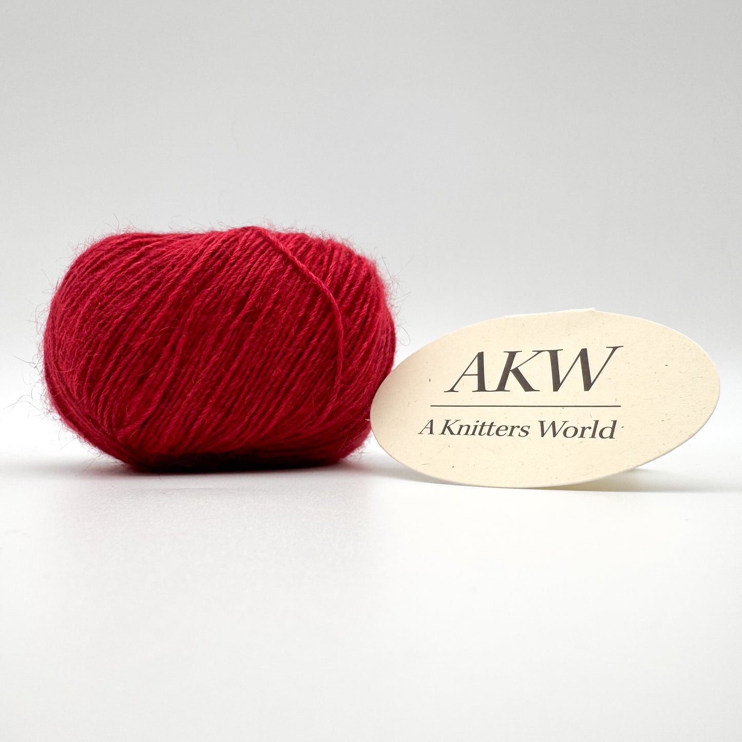 Possum garn i farven Amaranth Red – AKW Skala A luksusgarn med cashmere og mulberry silke