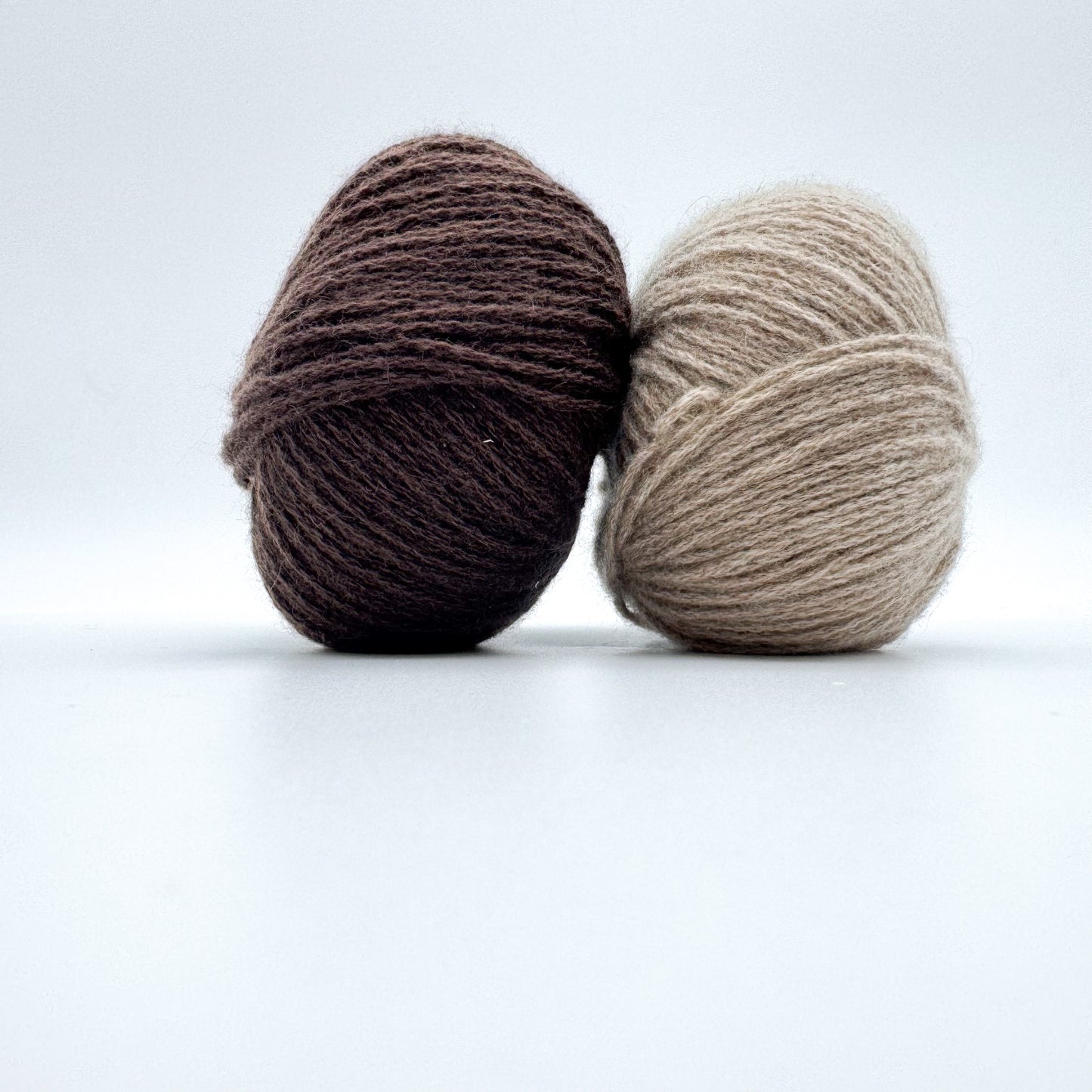Cashmere garn i farven Beige – 100% Mongolian Cashmere, AKW Skala A fra A Knitters World