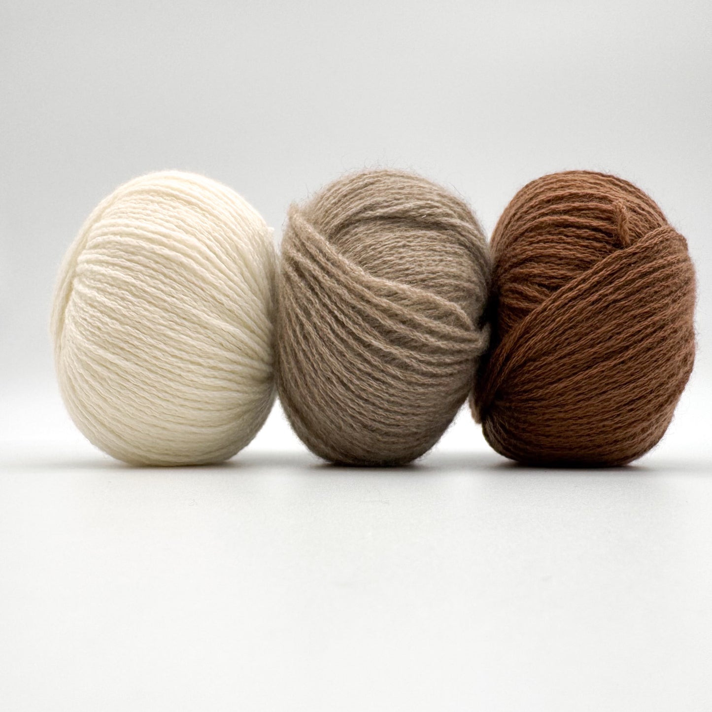Cashmere garn i farven Camel – 100% Mongolian Cashmere, AKW Skala A fra A Knitters World