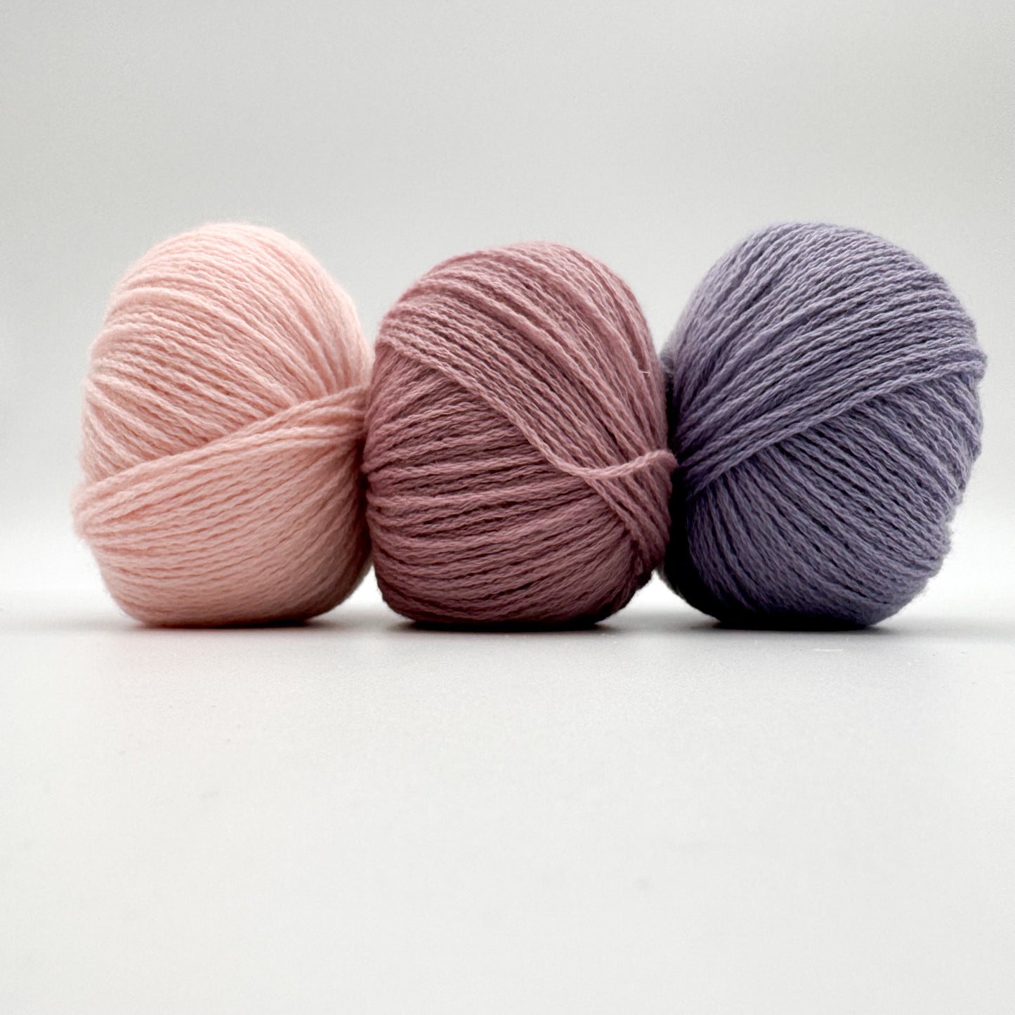 Cashmere garn i farven Lillac – 100% Mongolian Cashmere, AKW Skala A fra A Knitters World