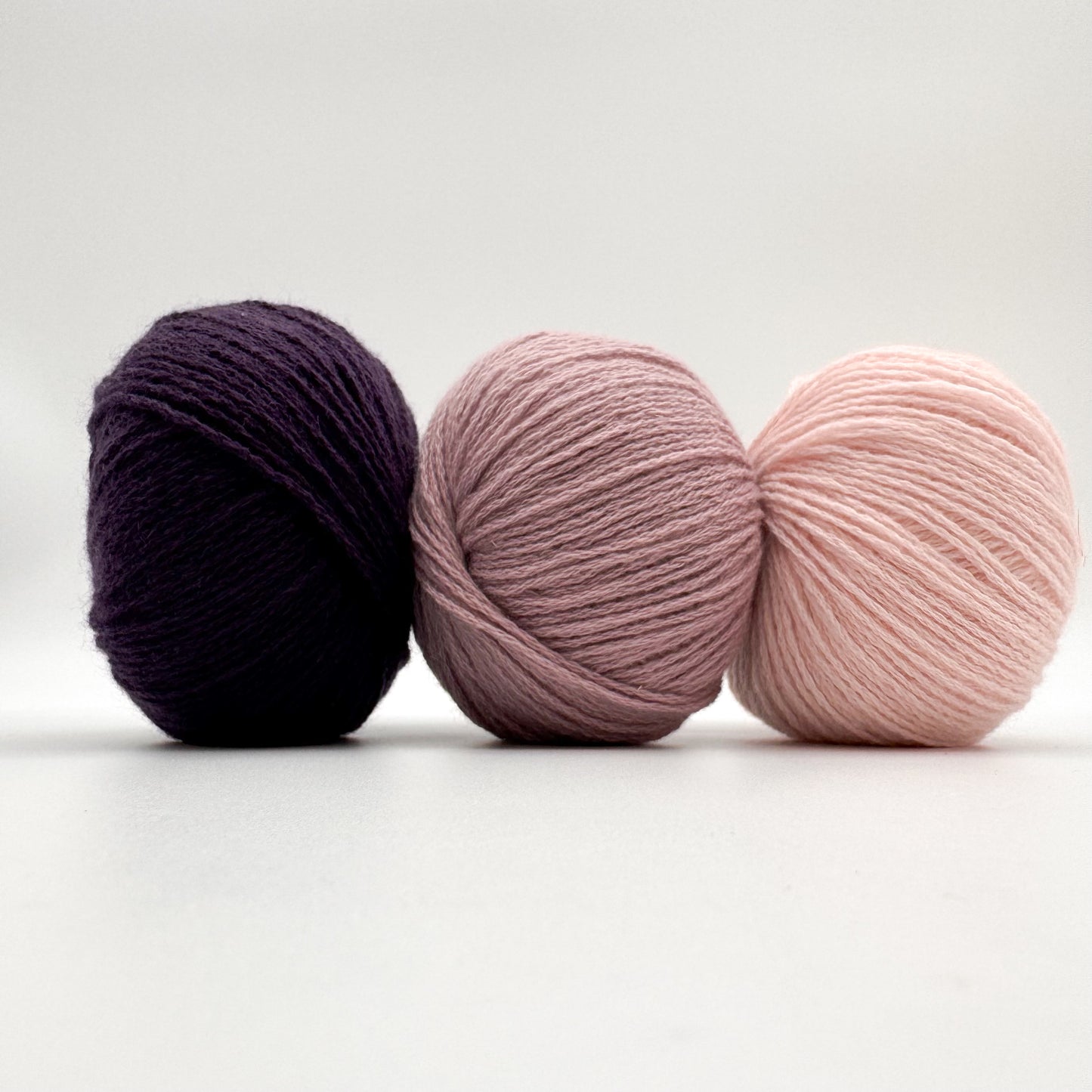 Cashmere garn i farven Blossom – 100% Mongolian Cashmere, AKW Skala A fra A Knitters World
